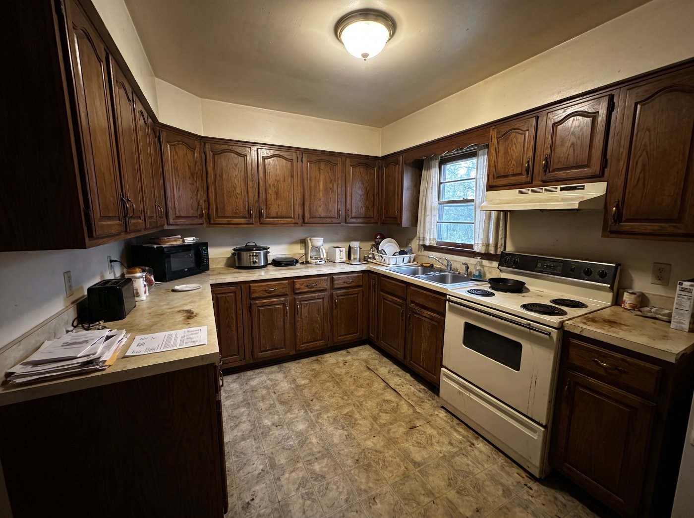 Kitchen before remodel